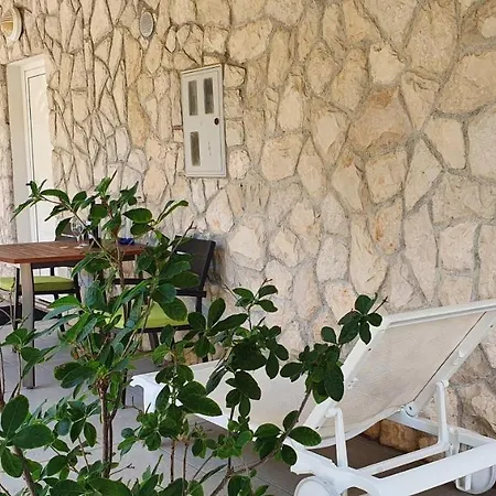 Apartment-studio-ginkgo-a1 Banjole